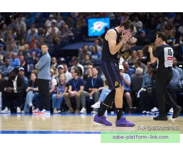 湖人伤病连锁反应里夫斯二级拉伤赛季报销东契奇无限期缺阵